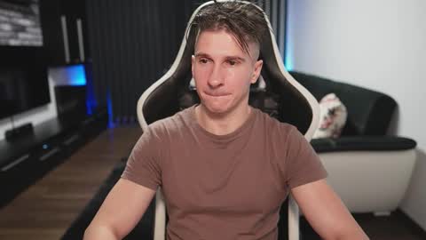 Dorian Reyes online show from November 2025 10:42:02 PM