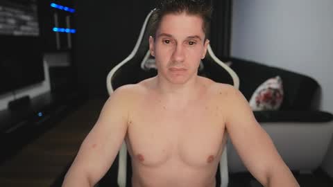 Snapshot of dorianreyes chatting on May 2026 01:43:02 AM Dorian Reyes online show from May 2026 01:43:02 AM