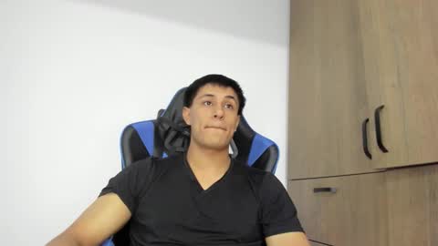 dorman_boy online show from December 2025 09:10:02 PM