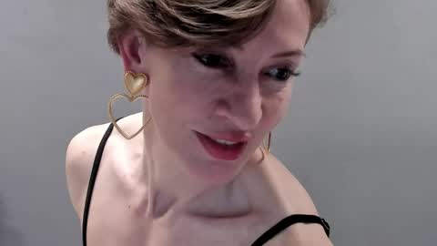 Snapshot of dorothy_meyer chatting on May 2026 10:33:01 AM Dorothy Next stream on Monday at 3am-9am online show from May 2026 10:33:01 AM