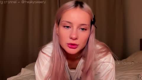 Lana  Eva  dont forget to give us a thumb up online show from September 2025 05:18:01 PM