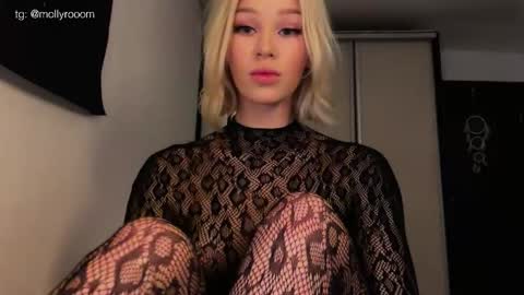 MOLLYYYY dont forget to give me a thumb up online show from June 2026 02:19:01 PM