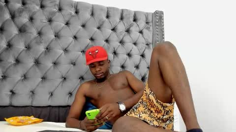 Snapshot of douglas_099 chatting on October 2025 01:09:01 PM DOUGLAS online show from October 2025 01:09:01 PM