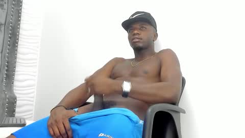 Snapshot of douglas_099 chatting on October 2025 01:41:02 PM DOUGLAS online show from October 2025 01:41:02 PM