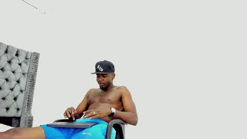 Snapshot of douglas_099 chatting on October 2025 01:12:01 PM DOUGLAS online show from October 2025 01:12:01 PM