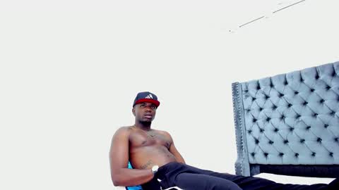 Snapshot of douglas_099 chatting on October 2025 01:57:02 PM DOUGLAS online show from October 2025 01:57:02 PM