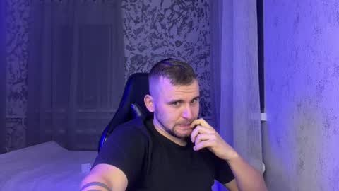 douglas_666 online show from October 2025 07:01:02 PM