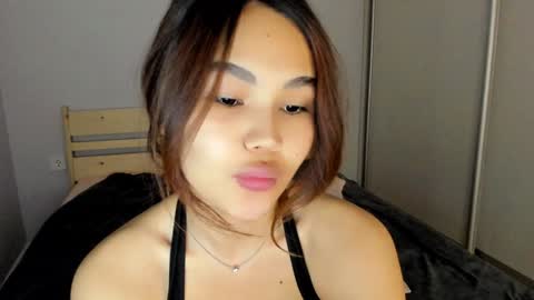 Snapshot of dragon_princesss chatting on December 2024 01:17:01 PM Airi online show from December 2024 01:17:01 PM