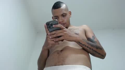 Snapshot of drako_monstercock chatting on December 2025 06:41:02 AM drako_monstercock online show from December 2025 06:41:02 AM