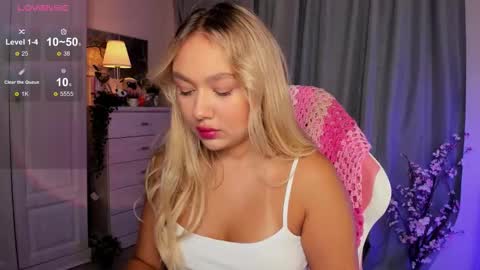 Snapshot of dreamaise chatting on October 2025 01:54:01 PM  Mary   pvt open    use pink and blue app lovense online show from October 2025 01:54:01 PM