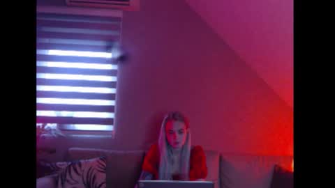 Snapshot of dreamcatcherfantasy chatting on December 2025 07:50:02 AM A girl online show from December 2025 07:50:02 AM