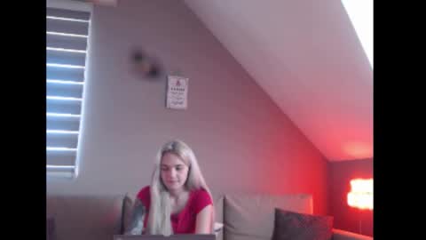 Snapshot of dreamcatcherfantasy chatting on January 2026 08:30:01 AM A girl online show from January 2026 08:30:01 AM