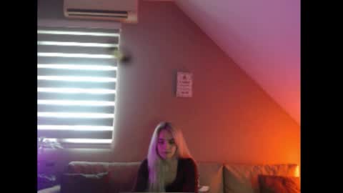 Snapshot of dreamcatcherfantasy chatting on January 2026 07:57:01 AM A girl online show from January 2026 07:57:01 AM