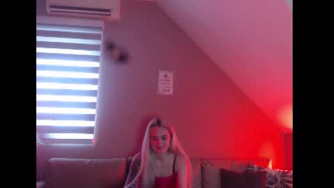 Snapshot of dreamcatcherfantasy chatting on January 2026 08:07:01 AM A girl online show from January 2026 08:07:01 AM