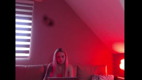 Snapshot of dreamcatcherfantasy chatting on February 2026 08:18:02 AM A girl online show from February 2026 08:18:02 AM