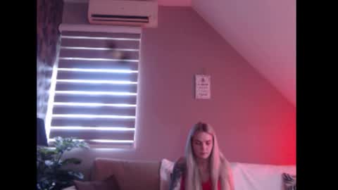 Snapshot of dreamcatcherfantasy chatting on March 2026 08:09:02 AM A girl online show from March 2026 08:09:02 AM