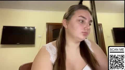 Mila online show from November 2025 03:39:02 AM