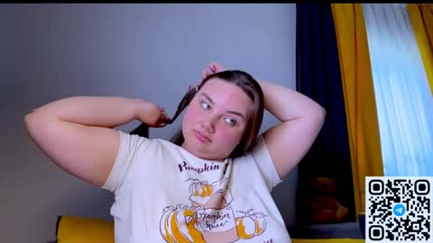Snapshot of dreamyblushfairy chatting on May 2026 02:32:01 PM Mila online show from May 2026 02:32:01 PM
