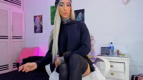 drippyorlove online show from December 2025 02:12:02 PM