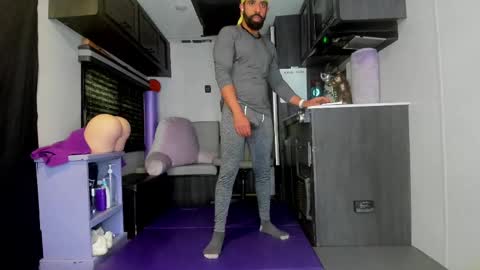 Snapshot of drizzys_room chatting on December 2025 04:05:01 PM DirtyDrizzy online show from December 2025 04:05:01 PM