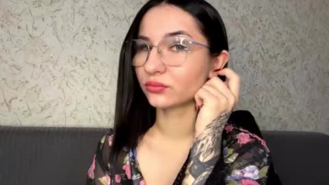 Polly day and Amelia night online show from December 2025 03:24:02 AM