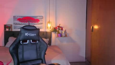 Snapshot of dulce_charlottee chatting on May 2026 07:18:01 PM DULCE online show from May 2026 07:18:01 PM
