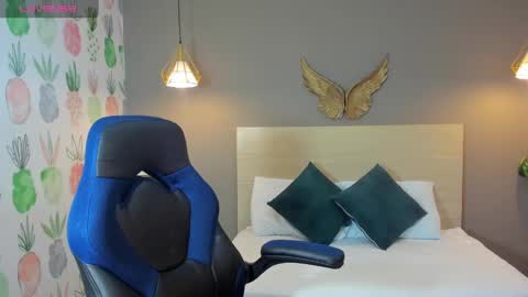 V I C T O R I A online show from February 2025 03:20:02 PM