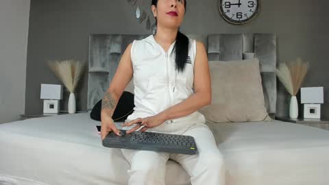 Snapshot of dulceaurora_ chatting on January 2025 02:42:02 AM DULCE AURORA online show from January 2025 02:42:02 AM