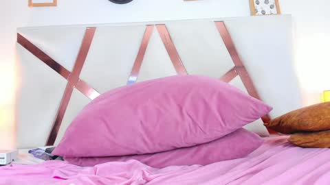 Snapshot of dulceaurora_ chatting on February 2025 05:57:02 AM DULCE AURORA online show from February 2025 05:57:02 AM