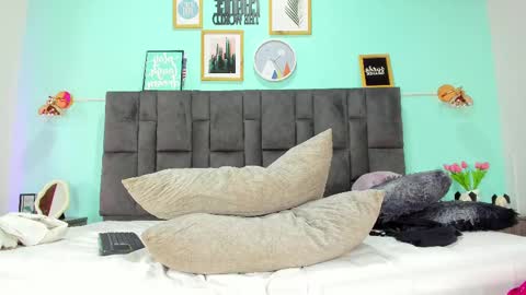 Snapshot of dulceaurora_ chatting on March 2025 05:52:02 AM DULCE AURORA online show from March 2025 05:52:02 AM