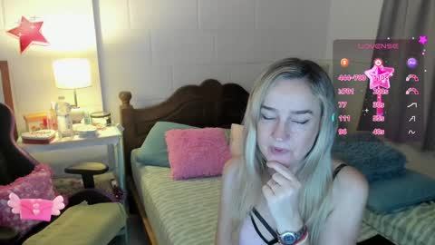 Snapshot of dulcejulia chatting on February 2025 08:41:01 PM Sweetnina online show from February 2025 08:41:01 PM