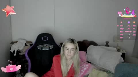 Snapshot of dulcejulia chatting on September 2025 06:31:01 PM Sweetnina online show from September 2025 06:31:01 PM