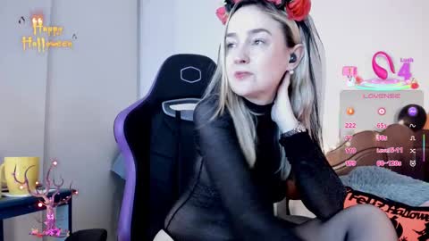 Snapshot of dulcejulia chatting on October 2025 08:57:01 PM Sweetnina online show from October 2025 08:57:01 PM