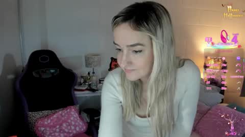 Snapshot of dulcejulia chatting on October 2025 08:43:02 PM Sweetnina online show from October 2025 08:43:02 PM