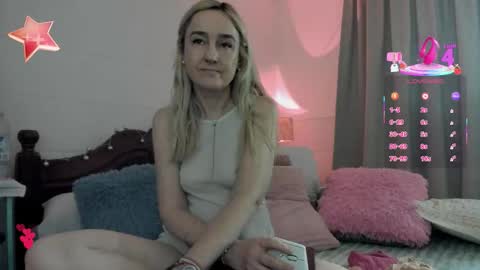 Snapshot of dulcejulia chatting on December 2025 07:19:02 PM Sweetnina online show from December 2025 07:19:02 PM