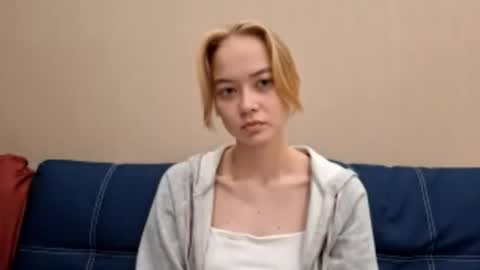 Alisa online show from October 2025 04:04:01 PM