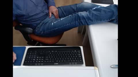 dutchpornking2 online show from October 2025 12:00:02 PM