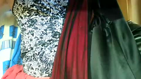 Snapshot of dwtsaskia80 chatting on January 2025 08:51:02 AM dwtsaskia80 online show from January 2025 08:51:02 AM