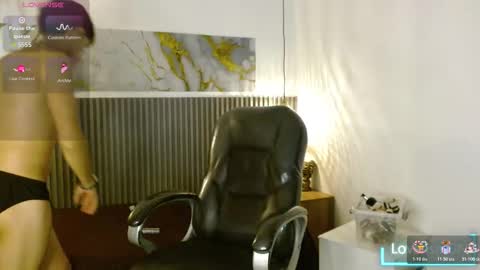 dyla_n18_ online show from October 2025 09:27:01 PM