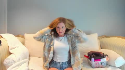 Snapshot of eatmygingersnapps chatting on October 2025 03:13:01 PM Allison online show from October 2025 03:13:01 PM