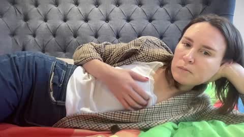 Nadia Ferreira  online show from January 2026 11:13:01 AM