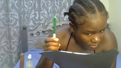 Queen online show from December 2025 06:25:02 PM