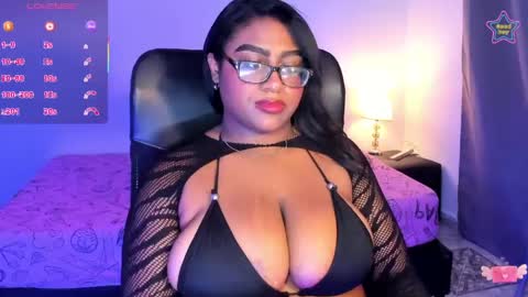 Snapshot of ebony__queen2 chatting on April 2026 09:17:01 PM ebony__queen2 online show from April 2026 09:17:01 PM
