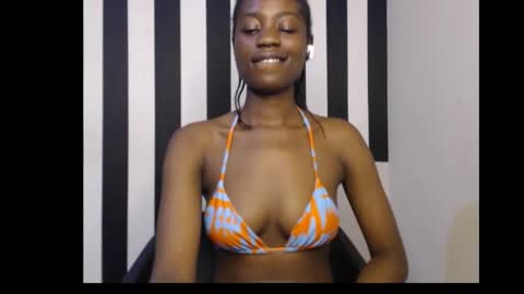Ella online show from October 2025 01:11:01 PM