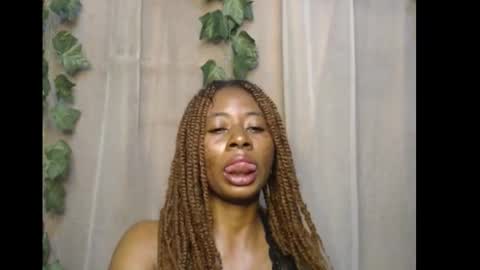 Queen online show from December 2025 09:12:02 PM