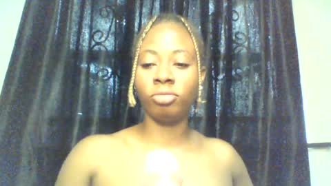 Snapshot of ebony_queenx chatting on June 2026 10:15:01 AM Queen online show from June 2026 10:15:01 AM