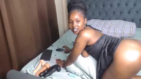 Snapshot of ebony_sappire chatting on September 2025 02:06:01 AM Sappire Gold online show from September 2025 02:06:01 AM