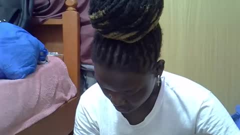 ebonydora online show from December 2025 05:01:01 AM