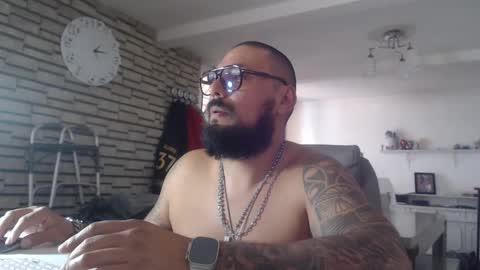 edgarram83 online show from October 2025 07:11:02 PM