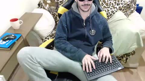 eduardobrain7 online show from October 2025 12:21:02 AM